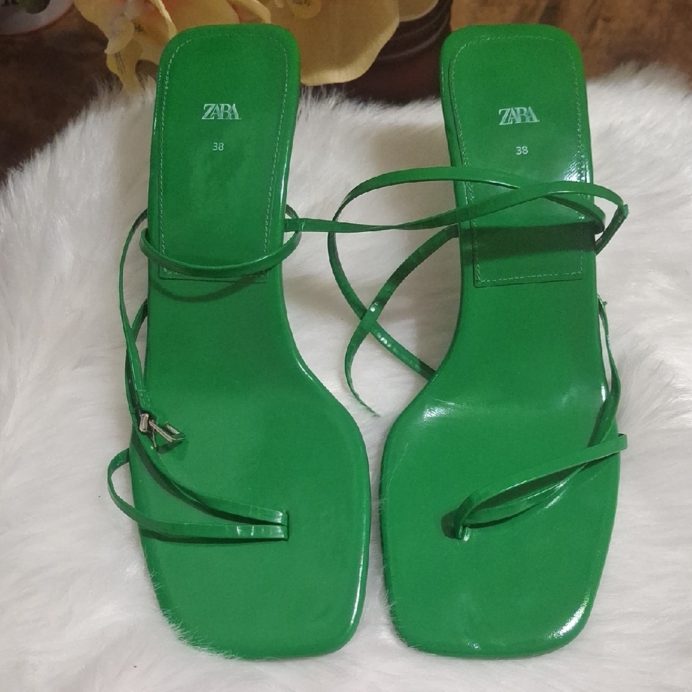 Zara Women's Vibrant Green Sandals